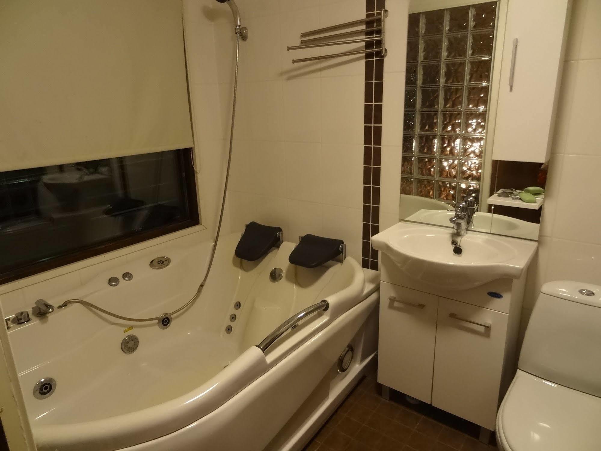Botnia Hotel & Restaurant Kruunupyy エクステリア 写真